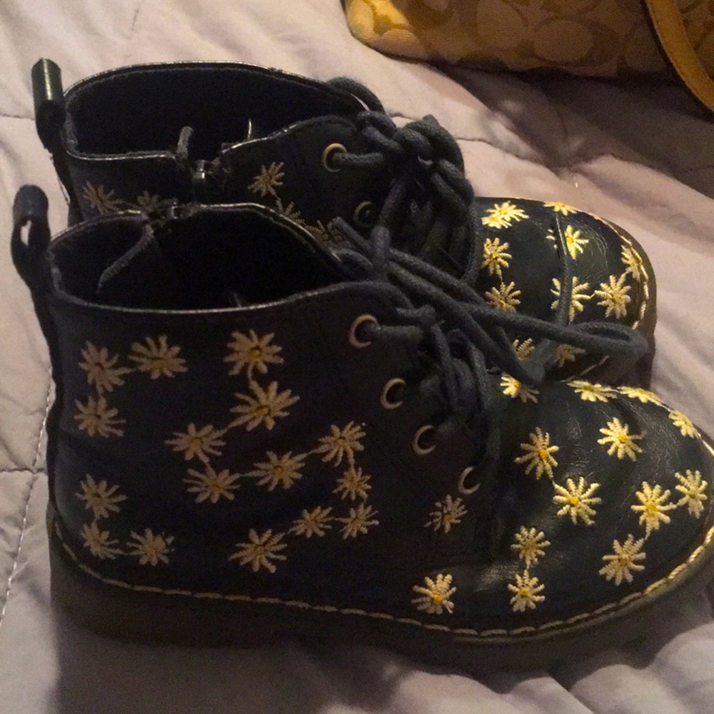 Zara Kids 23/6 Boots w/Flowers new